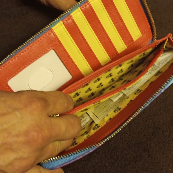 Loungfly Disney wallet - Picture 8 of 13